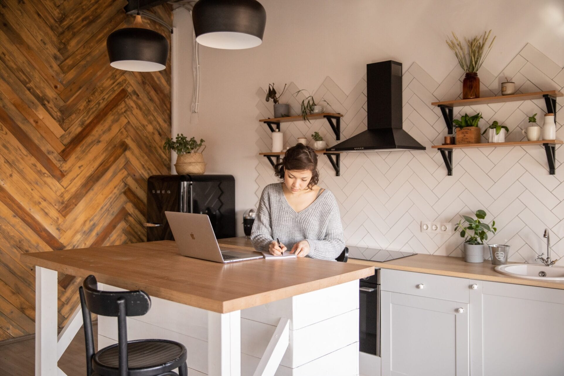 Woman working on the laptop doing social email marketing